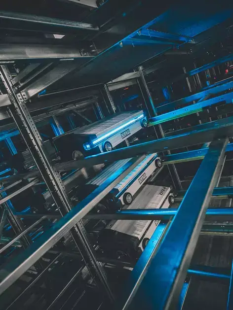 Image Title OPTIMIERTE OMNICHANNEL-LOGISTIK FÜR BEAUTY PRODUKTE MIT DEM EVO SHUTTLE 2D VON KNAPP